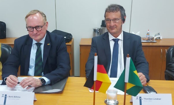 Boris Böhme (left) and Thorsten Lindner (right), BMWK, meet with Brazilian stakeholders. © GPQI-GIZ